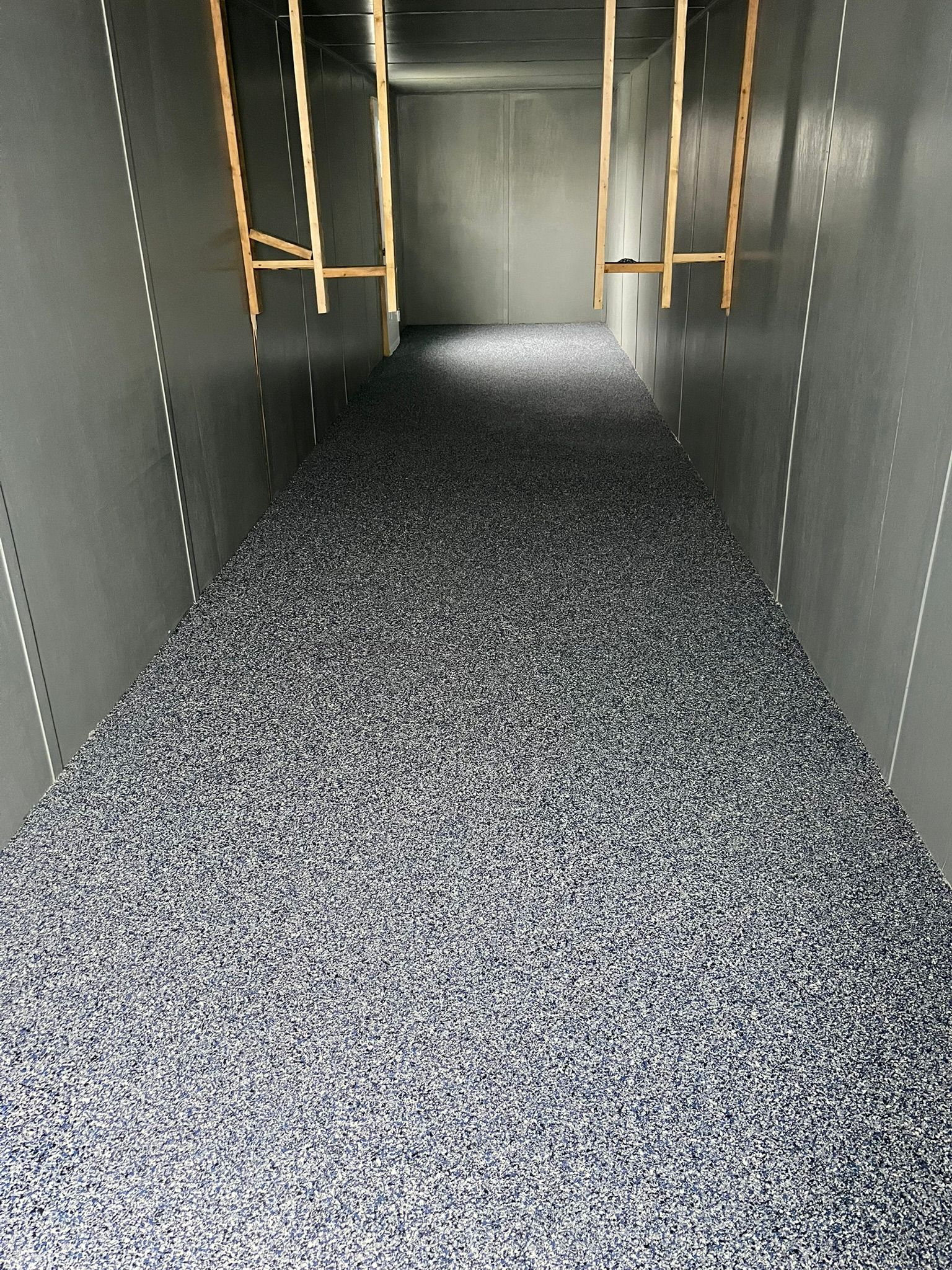 Plancher de béton préparé et recouvert d’époxy par Époxy 444